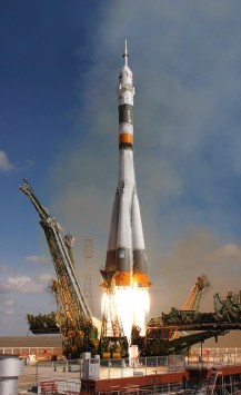 rocket-launch-67720_640